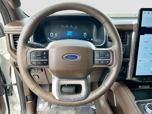 Used 2024 Ford Expedition King Ranch RWD image 11