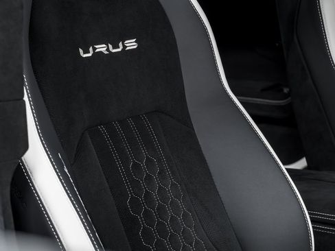 Used 2023 Lamborghini Urus Performante AWD/4WD image 43