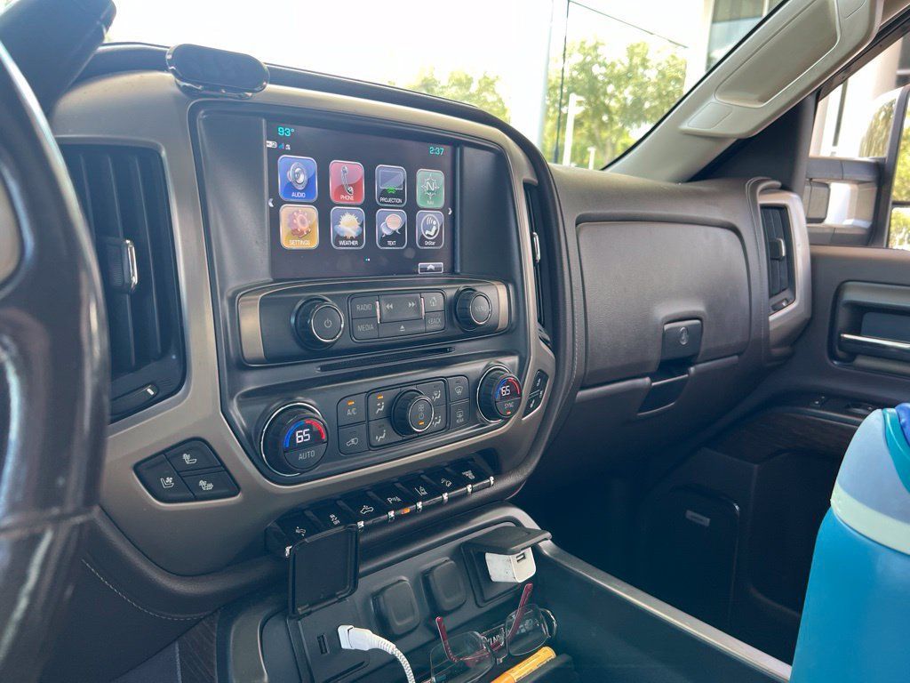 Used 2018 GMC Sierra 2500 Denali w/ Duramax Plus Package AWD/4WD image 9