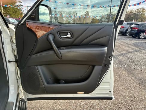 Used 2016 INFINITI QX80 4WD w/ Deluxe Technology Package image 12