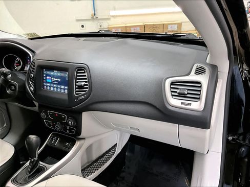 Used 2019 Jeep Compass Latitude w/ Popular Equipment Group image 18