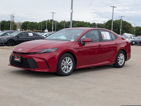 Used 2025 Toyota Camry LE FWD image 9