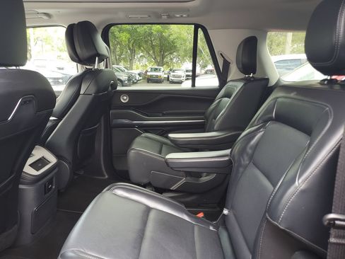 Used 2025 Lincoln Navigator L Reserve AWD/4WD image 9