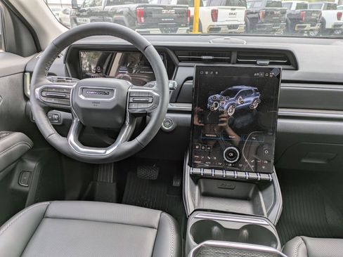 New 2026 GMC Terrain Denali w/ LPO, Black Badging Package AWD/4WD image 15