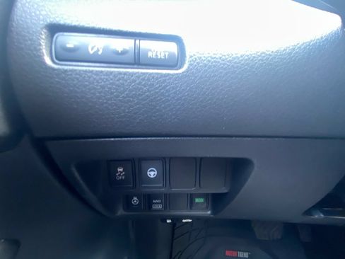 Used 2019 Nissan Rogue Sport SV w/ Technology Package AWD/4WD image 18