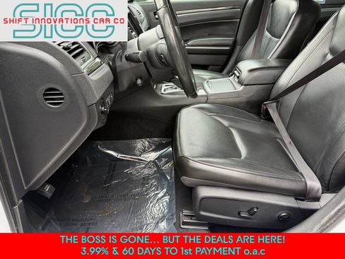 Used 2019 Chrysler 300 Limited RWD image 12