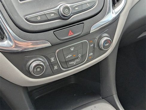 Used 2021 Chevrolet Equinox LS image 23