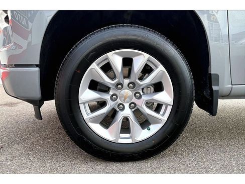 Used 2024 Chevrolet Silverado 1500 Custom image 9