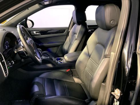 Used 2022 Porsche Cayenne image 10