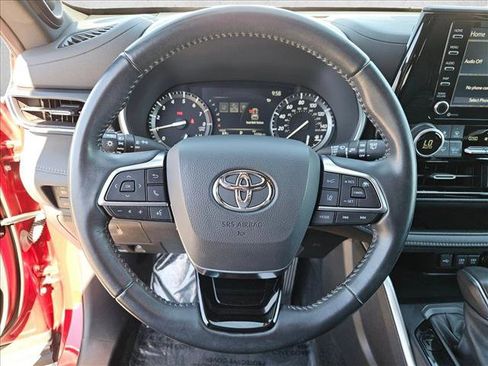 Used 2021 Toyota Highlander XSE image 13