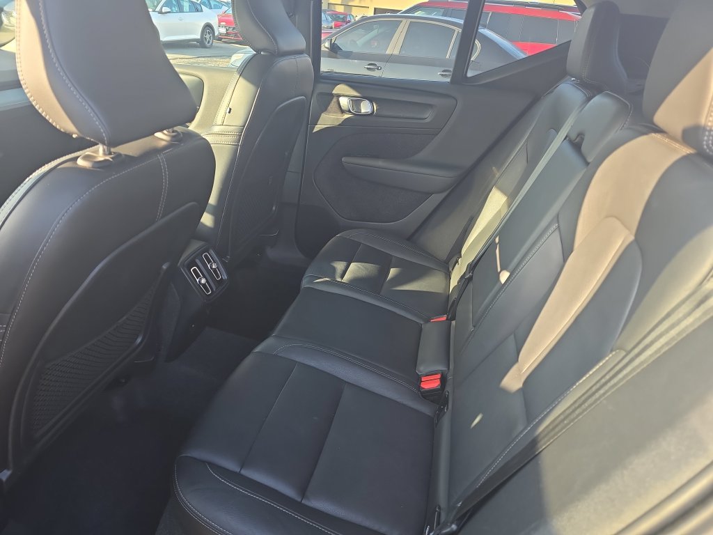 Used 2024 Volvo XC40 B5 Core AWD/4WD image 24