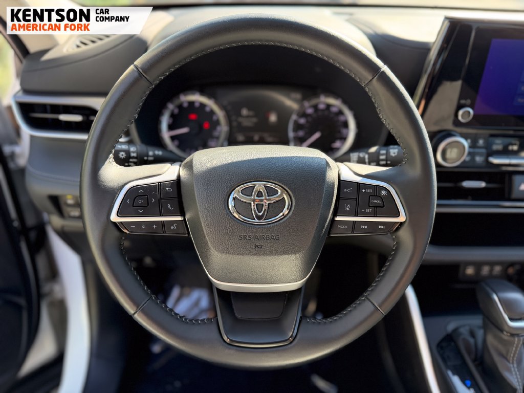 Used 2025 Toyota Highlander LE AWD/4WD image 14