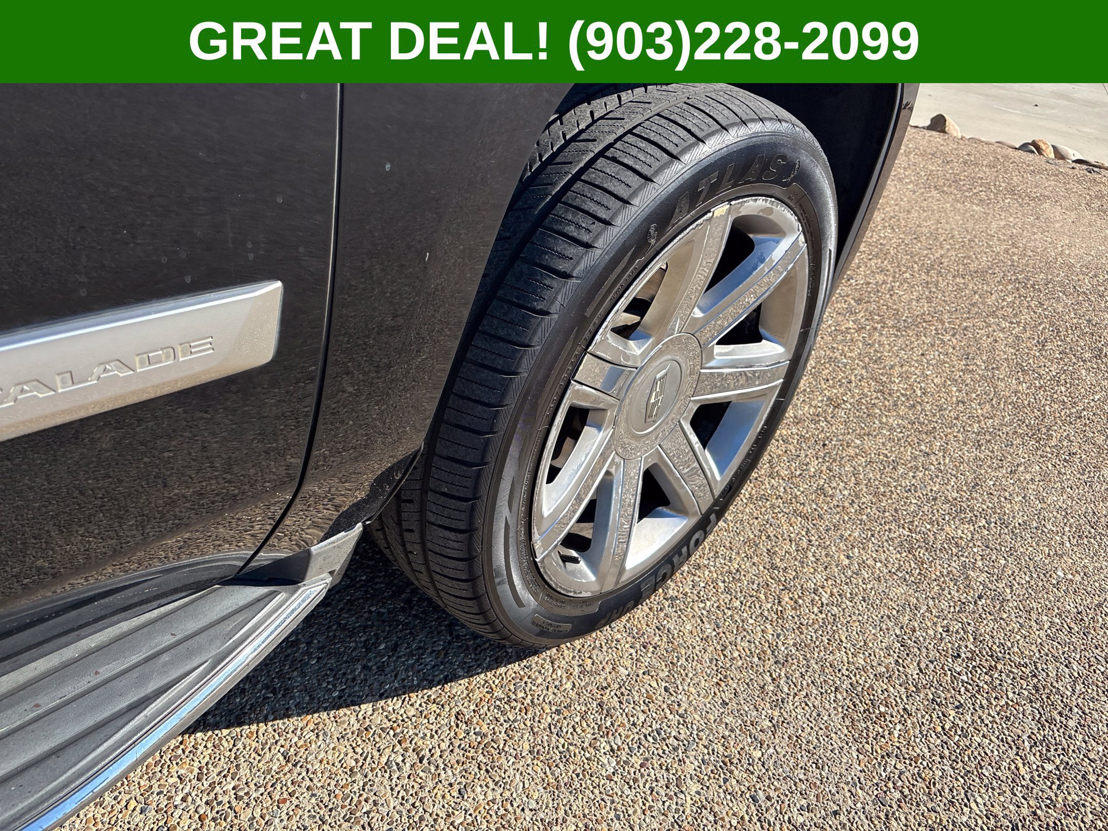 Used 2018 Cadillac Escalade Luxury AWD/4WD image 15