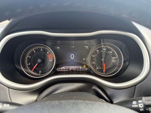 Used 2016 Jeep Cherokee Trailhawk AWD/4WD image 26