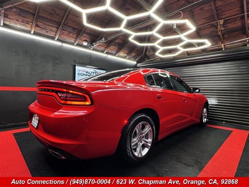 Used 2022 Dodge Charger SXT RWD image 3
