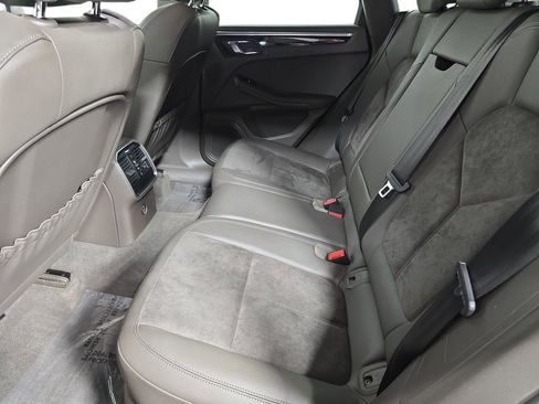 Certified 2019 Porsche Macan image 24