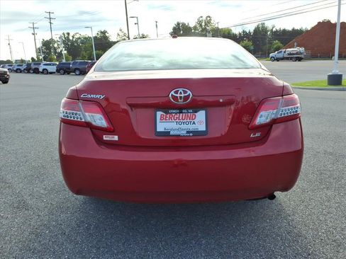 Used 2010 Toyota Camry LE FWD image 12