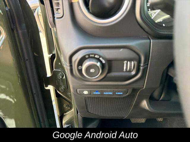 Certified 2024 Jeep Wrangler Unlimited Sahara w/ Technology Group AWD/4WD image 17
