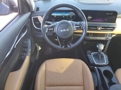 Certified 2025 Kia Seltos EX w/ EX Sunroof Package image 13