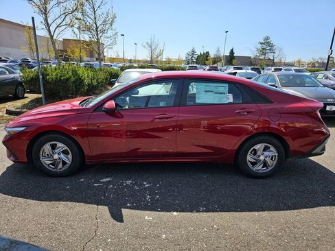 Used 2025 Hyundai Elantra SE FWD image 6