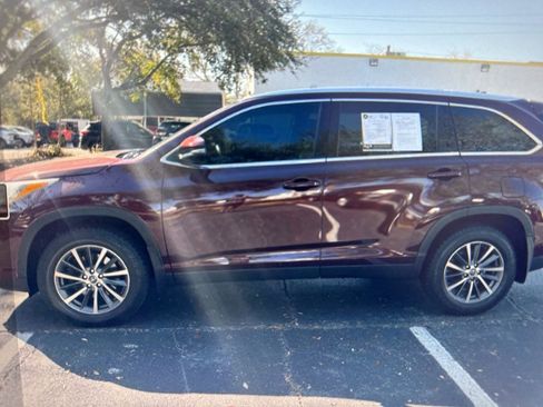 Used 2019 Toyota Highlander XLE w/ Carpet Mat Package (TMS) image 8