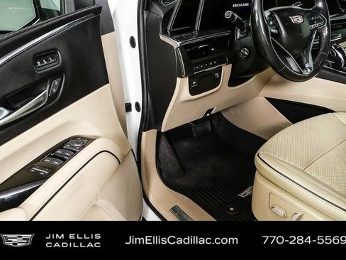 Used 2022 Cadillac Escalade ESV Premium Luxury image 8