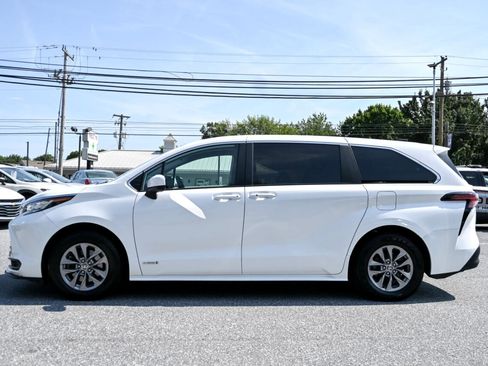 Used 2021 Toyota Sienna LE image 7