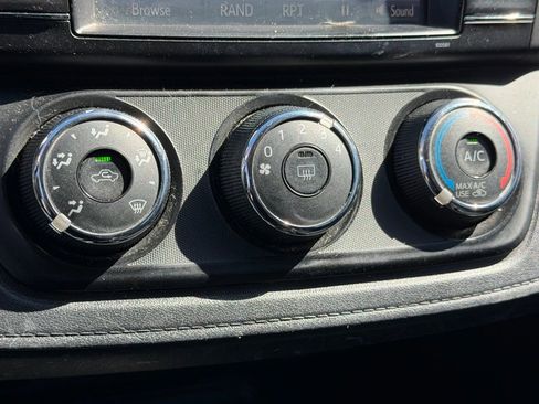 Used 2016 Toyota RAV4 LE FWD image 18