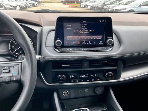 Certified 2023 Nissan Rogue SV FWD image 7