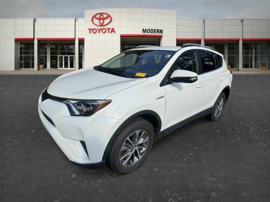 Used 2018 Toyota RAV4 LE AWD/4WD image 5
