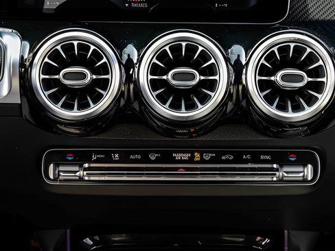 Used 2021 Mercedes-Benz GLB 250 GLB 250 image 13