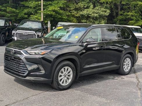 Used 2024 Toyota Grand Highlander AWD image 3