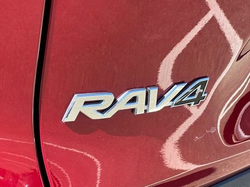 Used 2025 Toyota RAV4 XLE AWD/4WD image 35