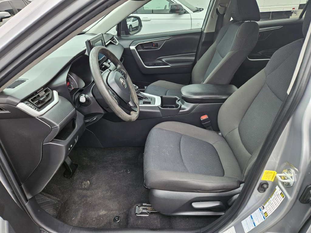 Used 2022 Toyota RAV4 LE AWD/4WD image 17