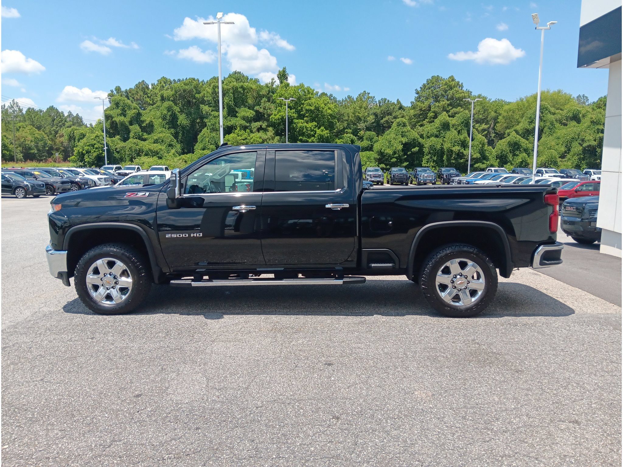Used 2023 Chevrolet Silverado 2500 LTZ w/ LTZ Convenience Package AWD/4WD image 4
