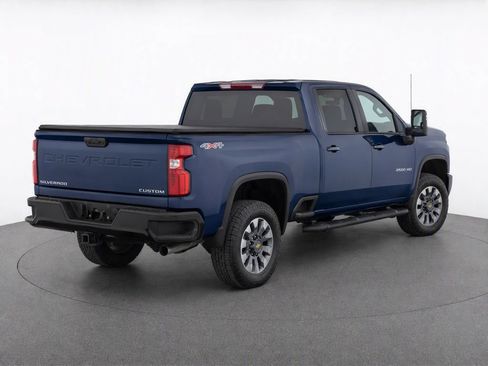 Used 2022 Chevrolet Silverado 2500 Custom w/ Custom Value Package AWD/4WD image 9