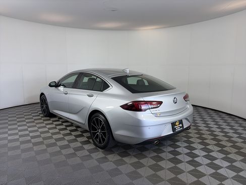 Used 2018 Buick Regal Essence w/ Driver Confidence Package #1 AWD/4WD image 4