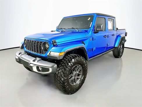 Used 2024 Jeep Gladiator Sport image 3