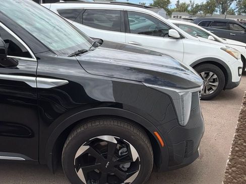 Certified 2025 Kia Sorento SX Prestige AWD/4WD image 3