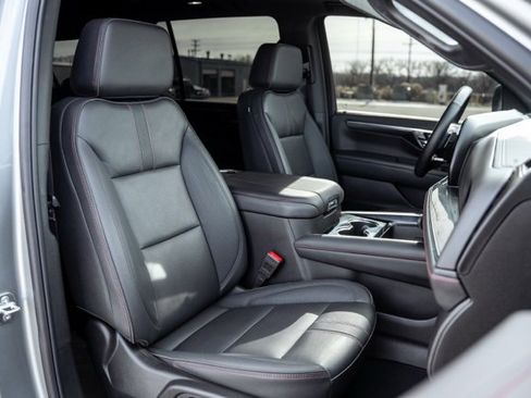 Used 2025 Chevrolet Suburban RST w/ Comfort Package image 29