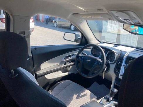 Used 2017 Chevrolet Equinox LS FWD image 33
