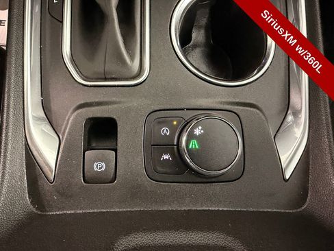 Used 2023 Chevrolet Traverse LT image 29