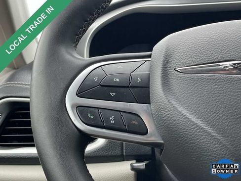 Used 2022 Chrysler Pacifica Touring-L FWD image 27