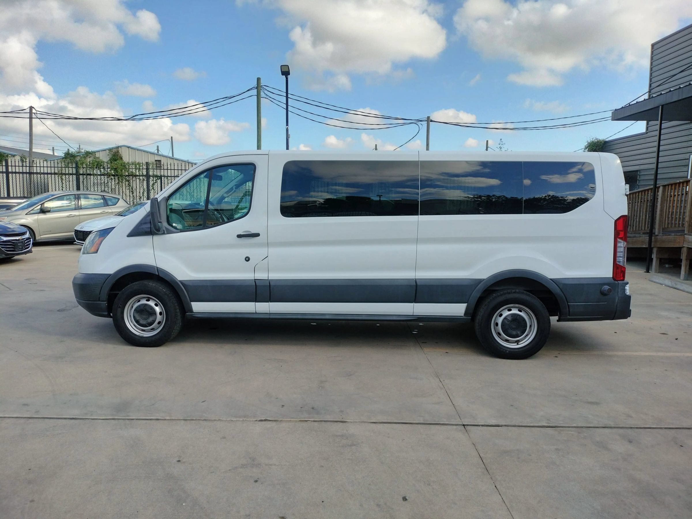 Used 2018 Ford Transit 350 XL RWD image 4