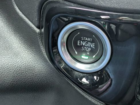 Used 2025 GMC Sierra 1500 SLT AWD/4WD image 27