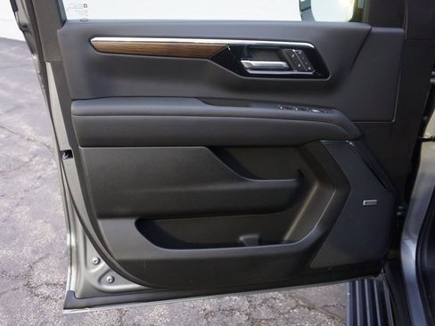 New 2026 Chevrolet Suburban High Country image 26