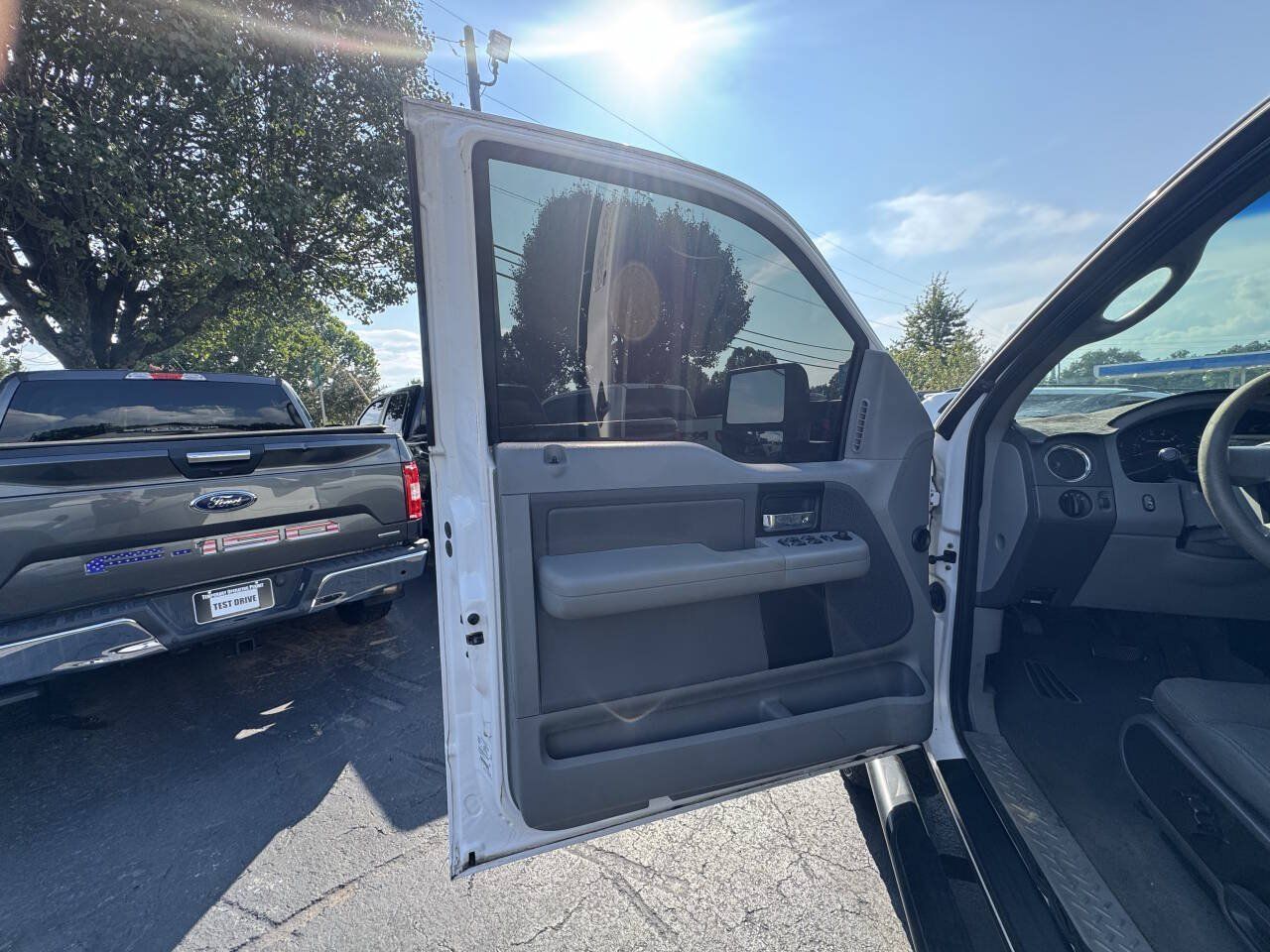 Used 2005 Ford F150 XLT AWD/4WD image 14