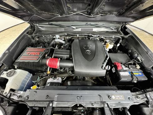 Used 2016 Toyota Tacoma SR5 w/ SR5 Appearance Package (SN) AWD/4WD image 24