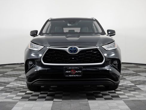 Used 2024 Toyota Highlander XLE image 11