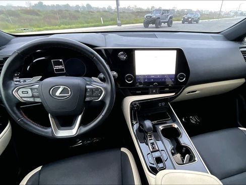 Used 2024 Lexus NX 250 FWD image 16